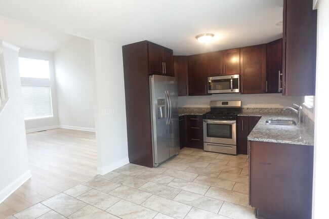 Building Photo - 337 S Arrowhead Ct