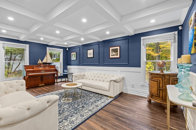 Building Photo - 36 Carriage House Dr