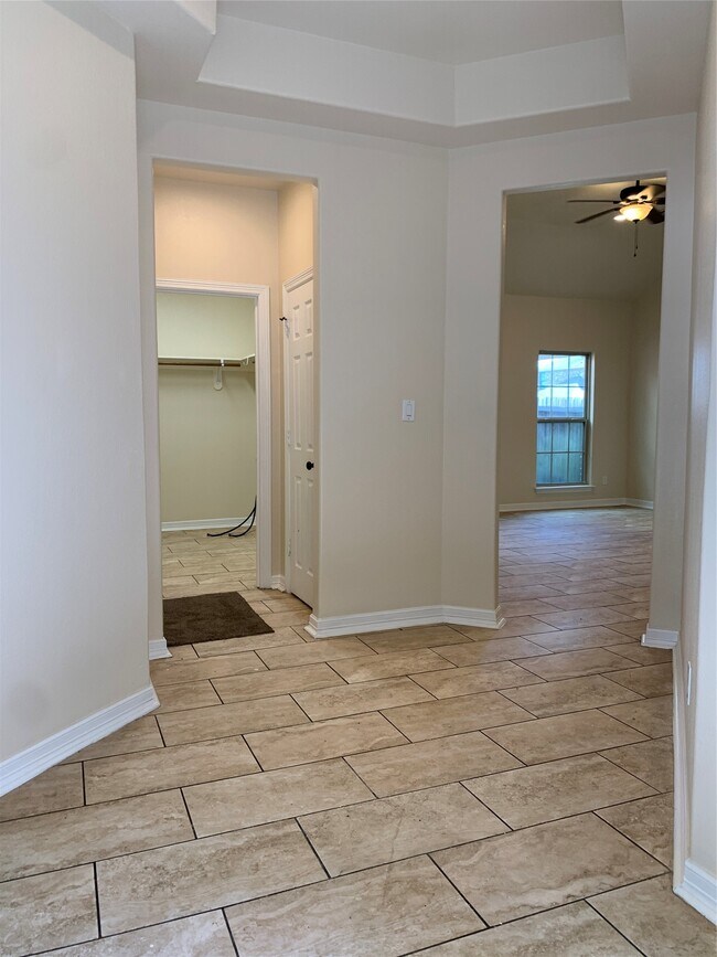 Building Photo - 14914 Darbydale Dr