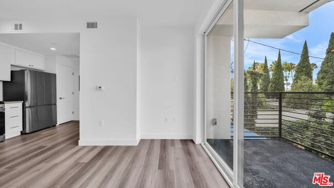 Building Photo - 667 N Wilton Pl