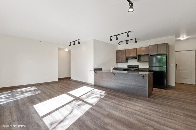 Building Photo - 718 Edgewood Pl