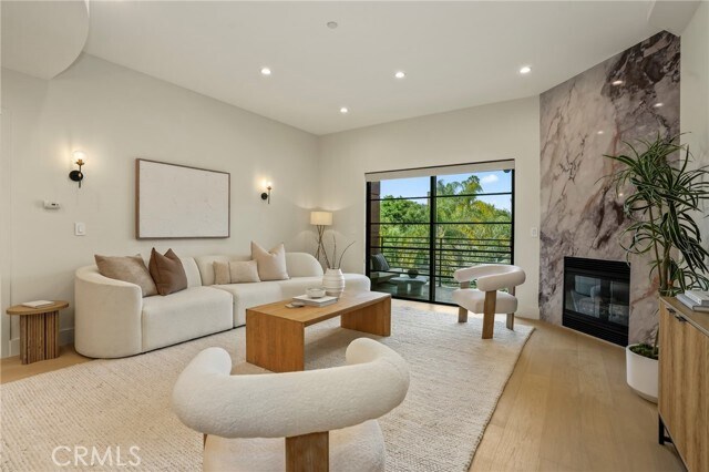 Building Photo - 8788 Shoreham Dr
