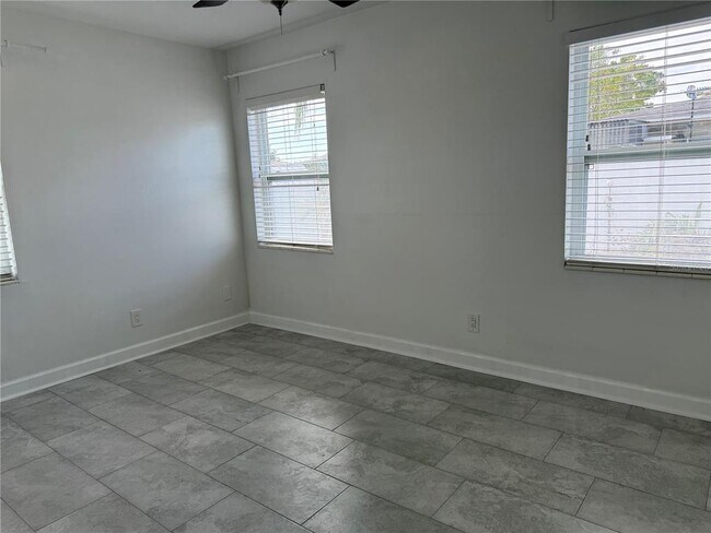 Building Photo - 4426 W Bay Ct Ave