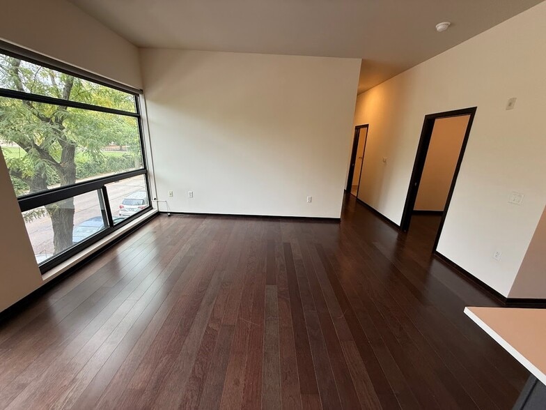 Building Photo - 825 E Mifflin St