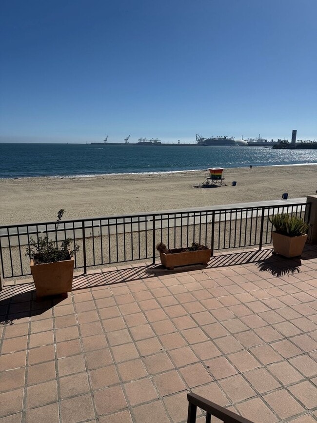 Building Photo - 1750 E.Ocean #303