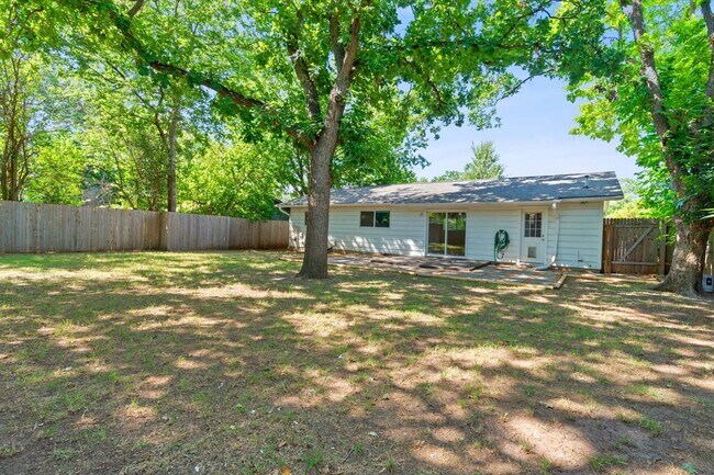 Building Photo - 902 Cardiff Dr