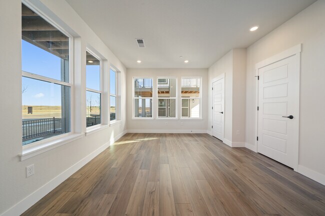 Building Photo - 10882 Lyric St