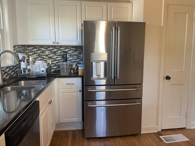 Building Photo - 1614 E 50th St