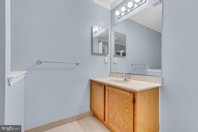 Building Photo - 271 Andover Pl