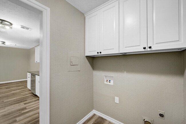 Building Photo - Remodeled