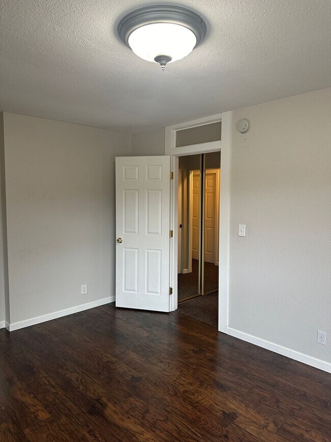 Building Photo - 3 Bedroom/1.5 Bath w/partial Mountain Views