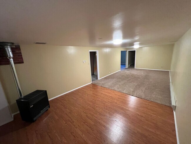 Building Photo - Pet Friendly 4 Bed 2 Bath Single Family Home, with Fenced Yard and Garage on Westside of Helena!