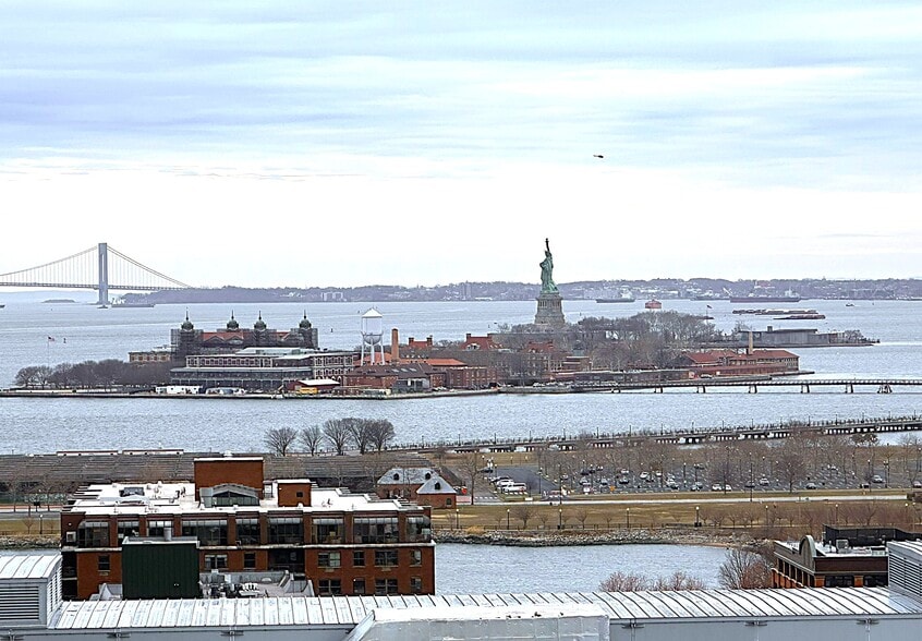 Building Photo - 105 Greene St