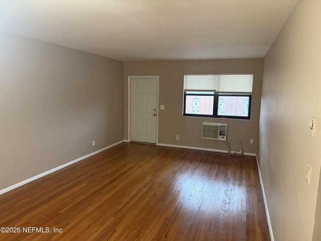 Building Photo - 1205 Lasalle St