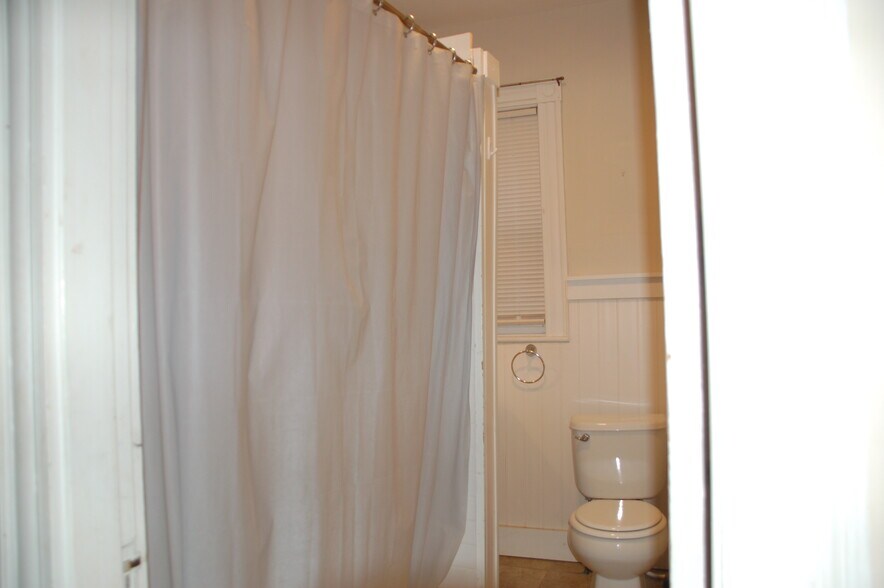 Building Photo - 81 Bristol Rd