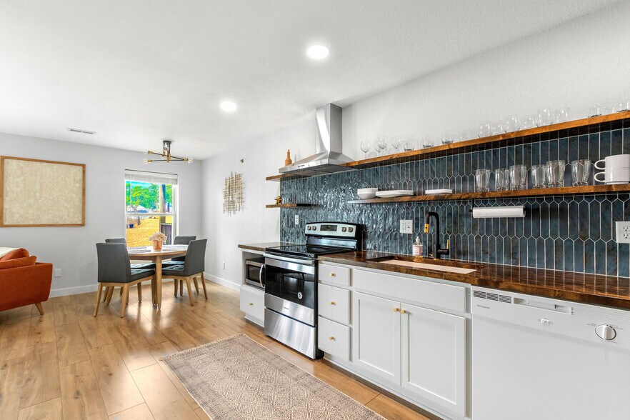 Building Photo - 1091 Redbud Rd