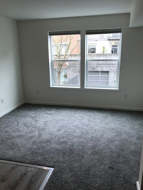 Building Photo - 420 Valley St