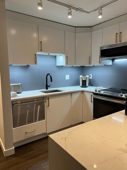 Kitchen - 2 Adams St