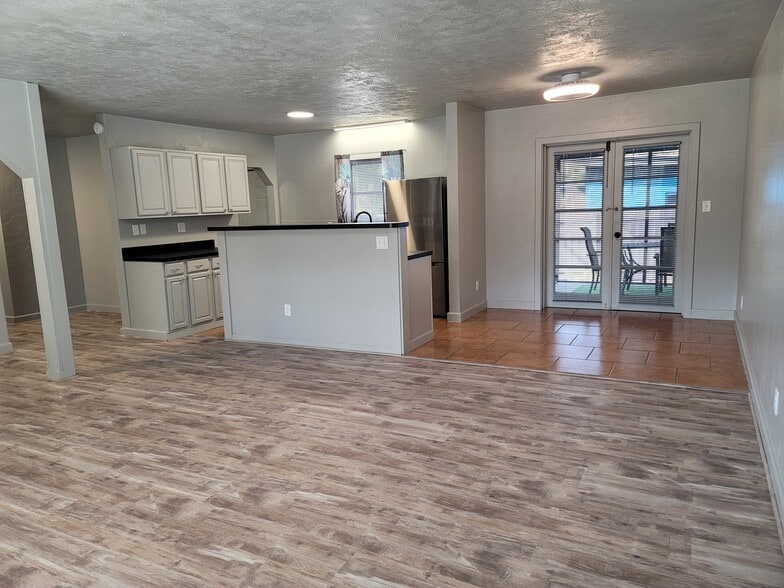 Building Photo - 5321 NE 29th St