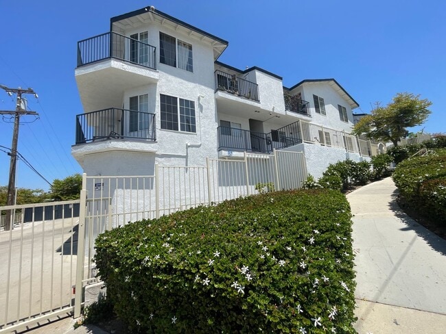 Building Photo - July Month's Rent $1000 Discount-Beautifully Upgraded 2 Bedroom Apartment For Rent!