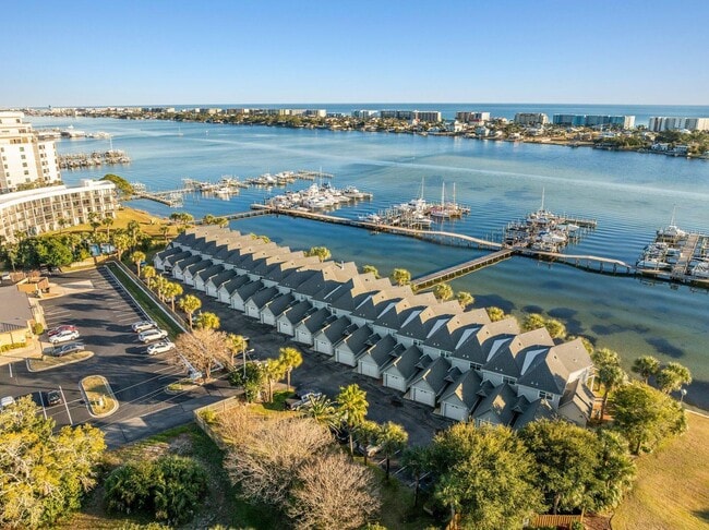 Building Photo - Brooks Landing