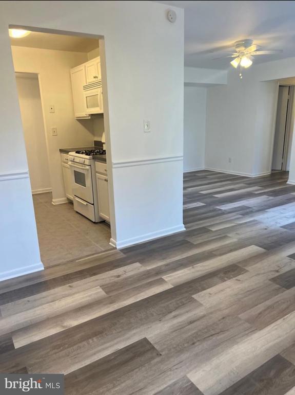 Building Photo - 3790 Lyndhurst Dr