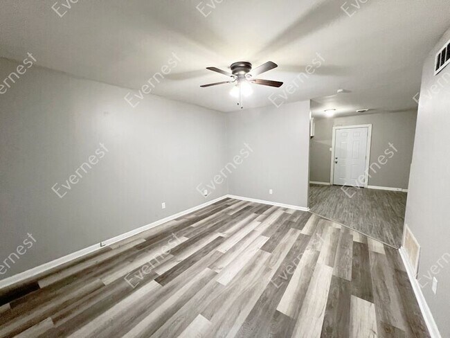 Building Photo - 7809 Bradley Dr
