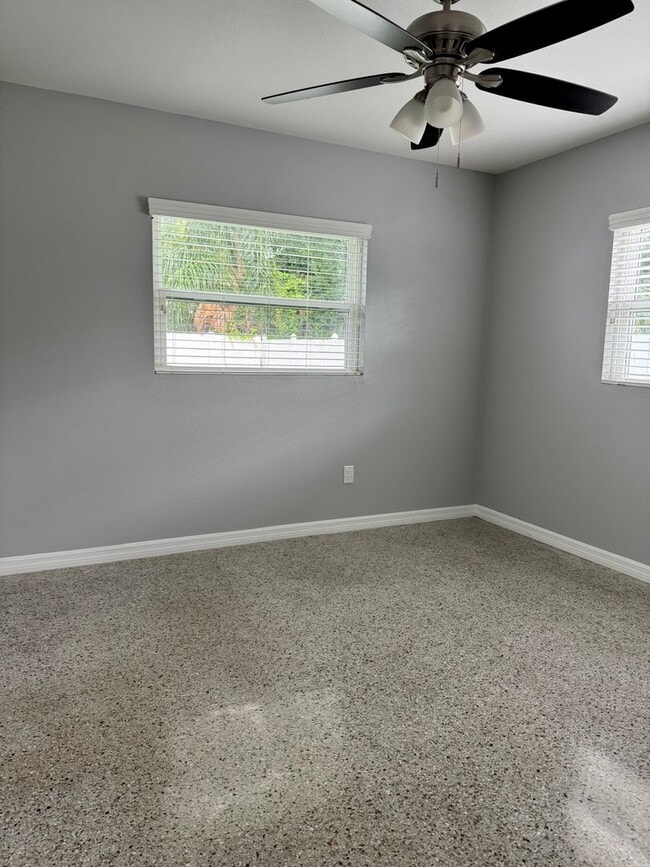 Building Photo - Remodeled South Tampa Home