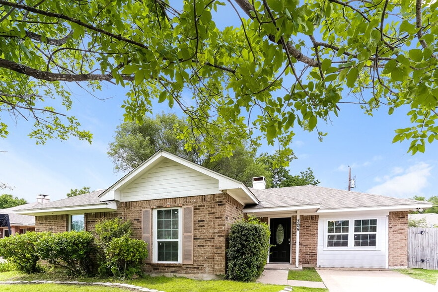 Building Photo - 704 Brookhaven Dr