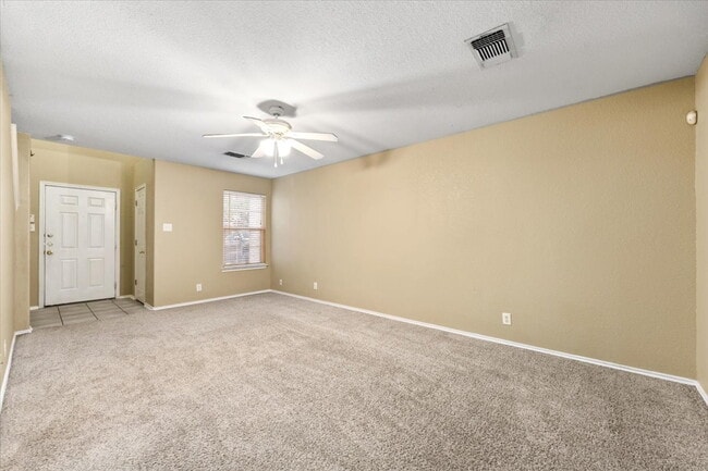 Building Photo - Spacious 4 Bedroom Home in Prime Medical Center Location