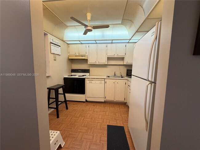 Building Photo - 16851 NE 23rd Ave