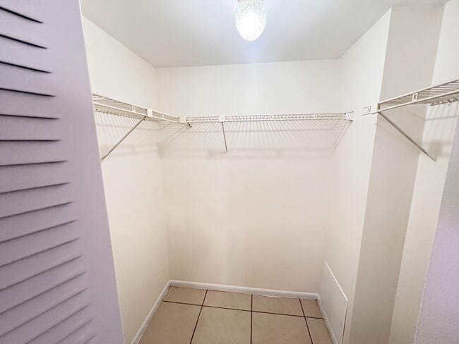 Building Photo - 7801 S Colony Cir