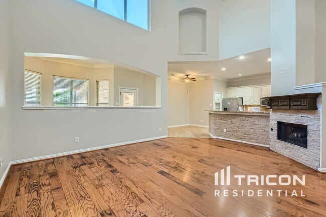 Building Photo - 2020 Hillcroft Dr