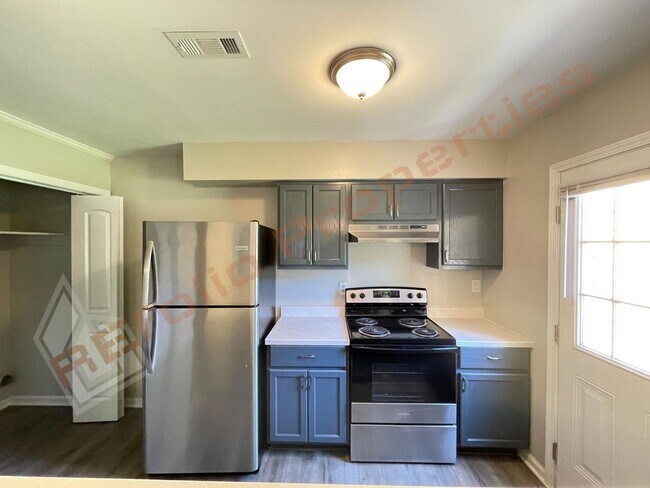 Building Photo - Carpetless 2 BD 2.5 Bath 2 Story Quadplex ...