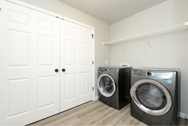 Building Photo - 813 United Dr