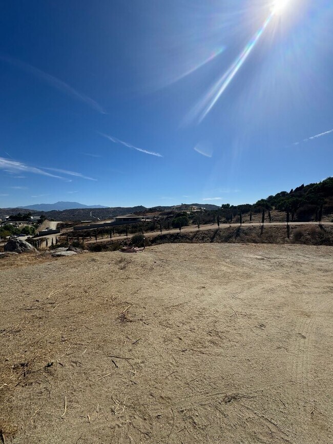Building Photo - Ranch Style Home Here In the Heart of Perris