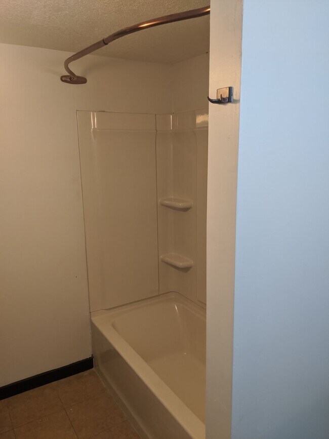 Building Photo - 623 E 100 S