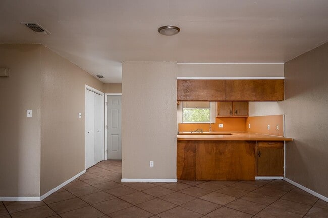 Building Photo - 100 Shannon Cir