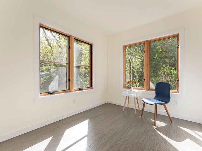 Building Photo - 508 4th Ave