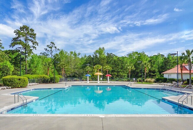 Building Photo - Comfortable Living, 4 BR 2.5 BA Home, Two Car Garage