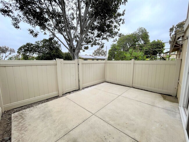 Building Photo - Light & Bright, Remodeled 3BD/1.5BA w/ 1 Car Garage, Comm Pool, Park and Greenbelts