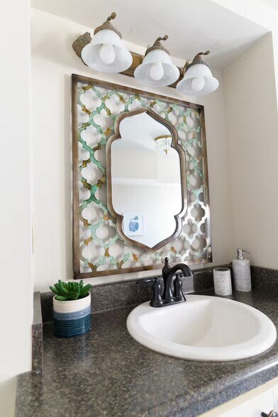 Bathroom - 1411 College St