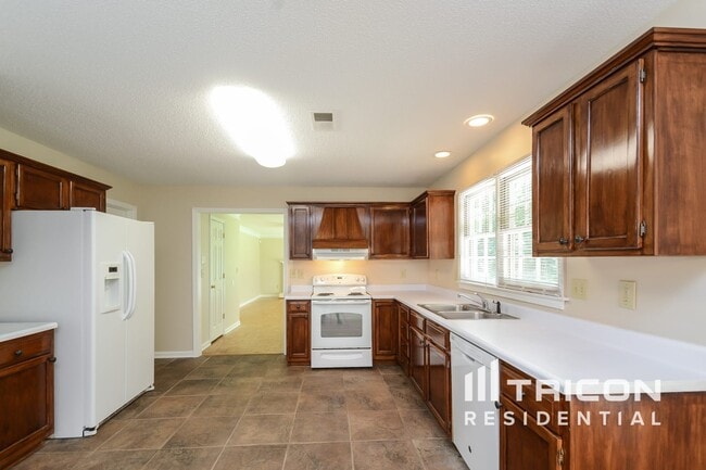 Building Photo - 1373 Wynford Gate