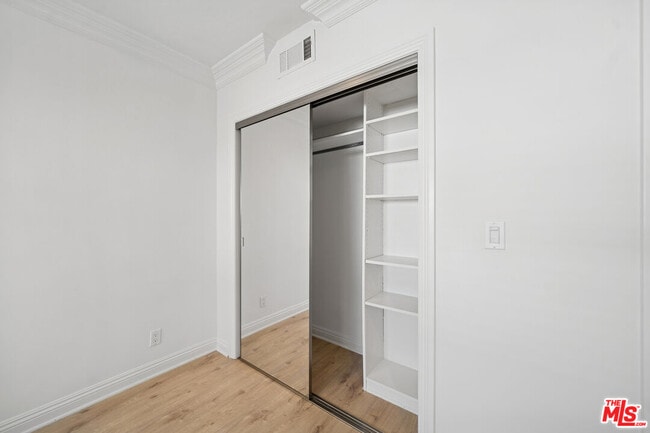 Building Photo - 133 N Swall Dr