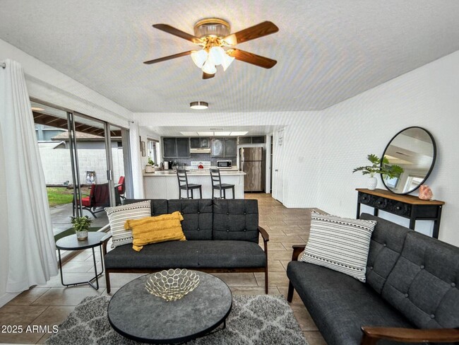 Building Photo - 4852 W Cochise Dr