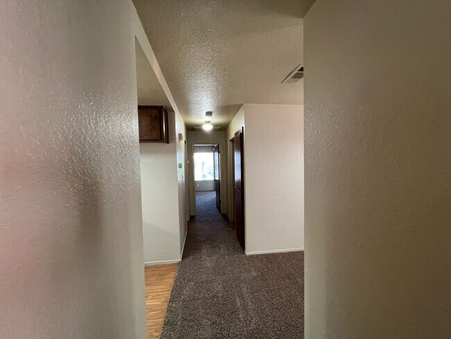 Building Photo - Floyd Ave - Duplex