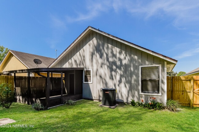 Building Photo - 8761 Pinevalley Ln