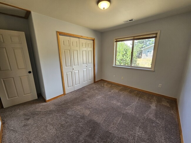 Building Photo - 311 E Golf Pl