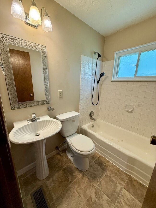 Building Photo - 70 Kesling Dr
