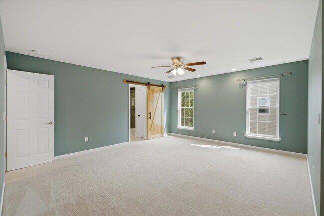 Building Photo - Spacious Broadlands Home Backing to Nature with Expansive Outdoor Living